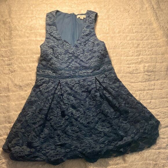 Francesca’s Teal / Turquoise /  Blue Lace Sleeveless Flowy Top - Picture 4 of 14